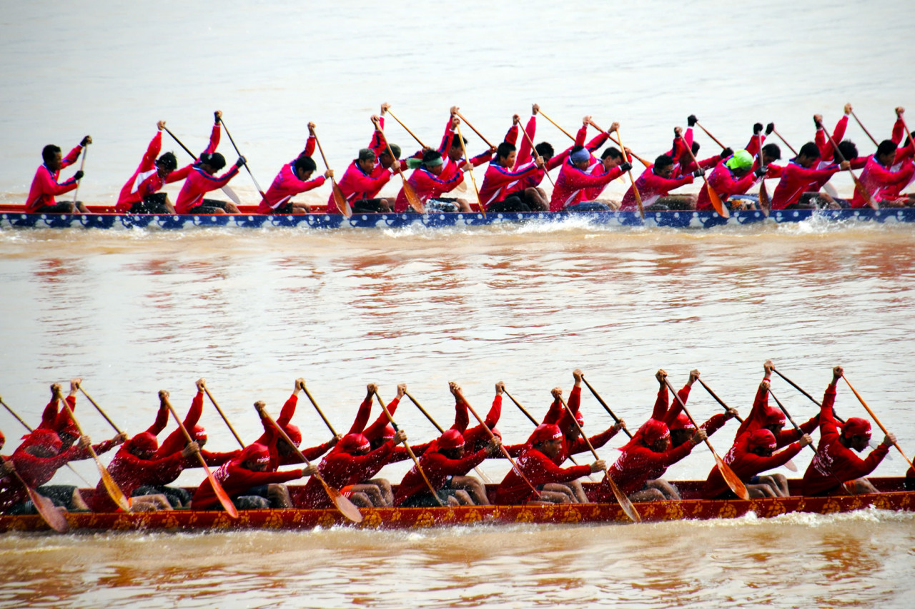 https://static.officeholidays.com/images/1280x853c/lao-boat-race-01.jpg?utm_source=chatgpt.com